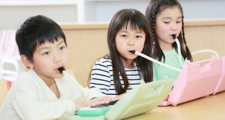 学童保育で活動する子どもたちのイメージ